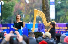 竖琴长笛对话女高音，在银杏树下奏响“冬日序曲”