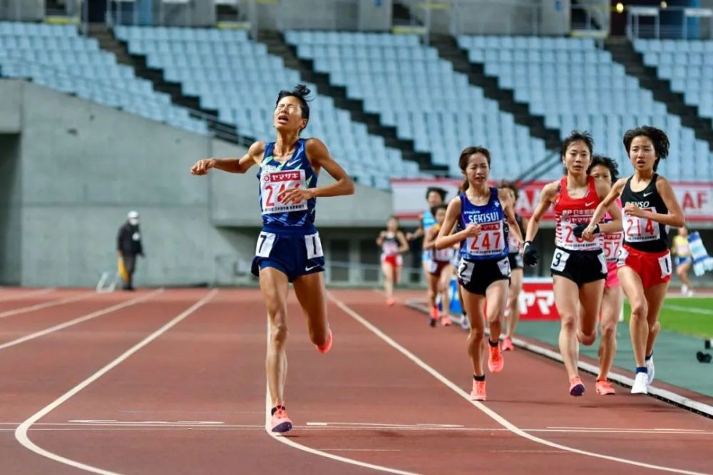 新谷仁美也打破了国家女子万米纪录。